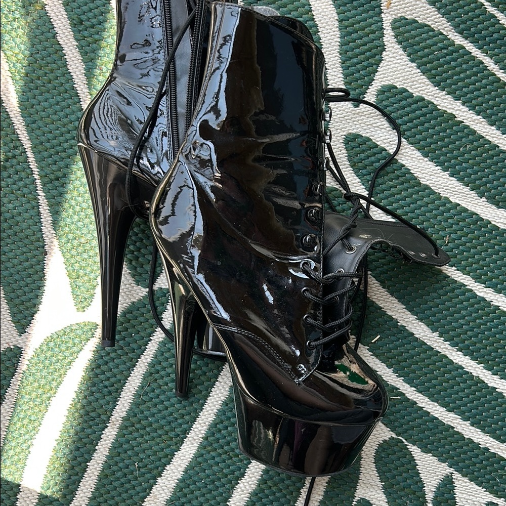 Black Adore Pleasers
